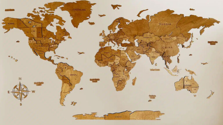 Wooden World Map Wall Art – Oak, Walnut or Heban? How to Choose the Perfect Travel Map